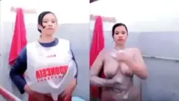 Putri Fatikah di Kamar Mandi Video by SpankBang