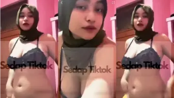 Tiktok Hijab Gemoy Joget Viral Video by BebasIndo