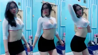 Live Julia Lea Siap Menghibur Pascol Video by PornGo
