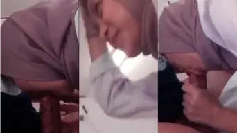 Cewek Ukhti Tersenyum Lanjut Nyepong Video by YouJizz