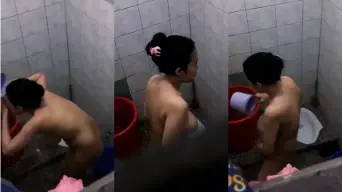 Ngintip Istri Tetangga Mandi Video by xHamster Ngintip Istri Tetangga Mandi Video by xHamster