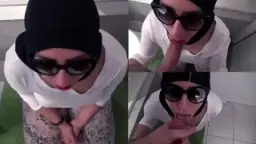 Hijab Nyepong di Kamar Mandi